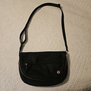 Lululemon Festival bag 5L GUC black. Plenty of pockets!